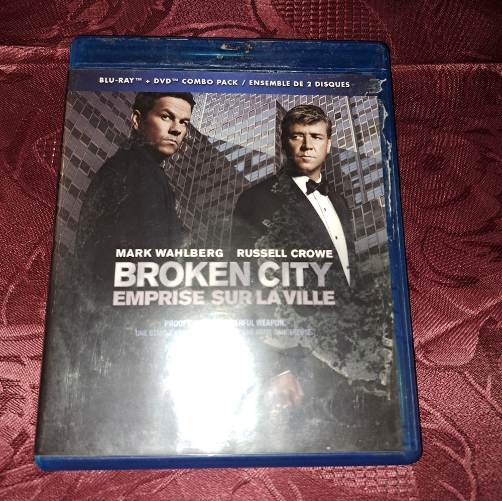 Broken City Blu-ray + DVD Combo Pack